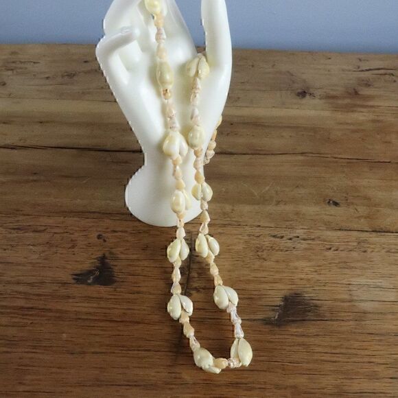 SEASHELL NECKLACE   - Picture 1 of 4